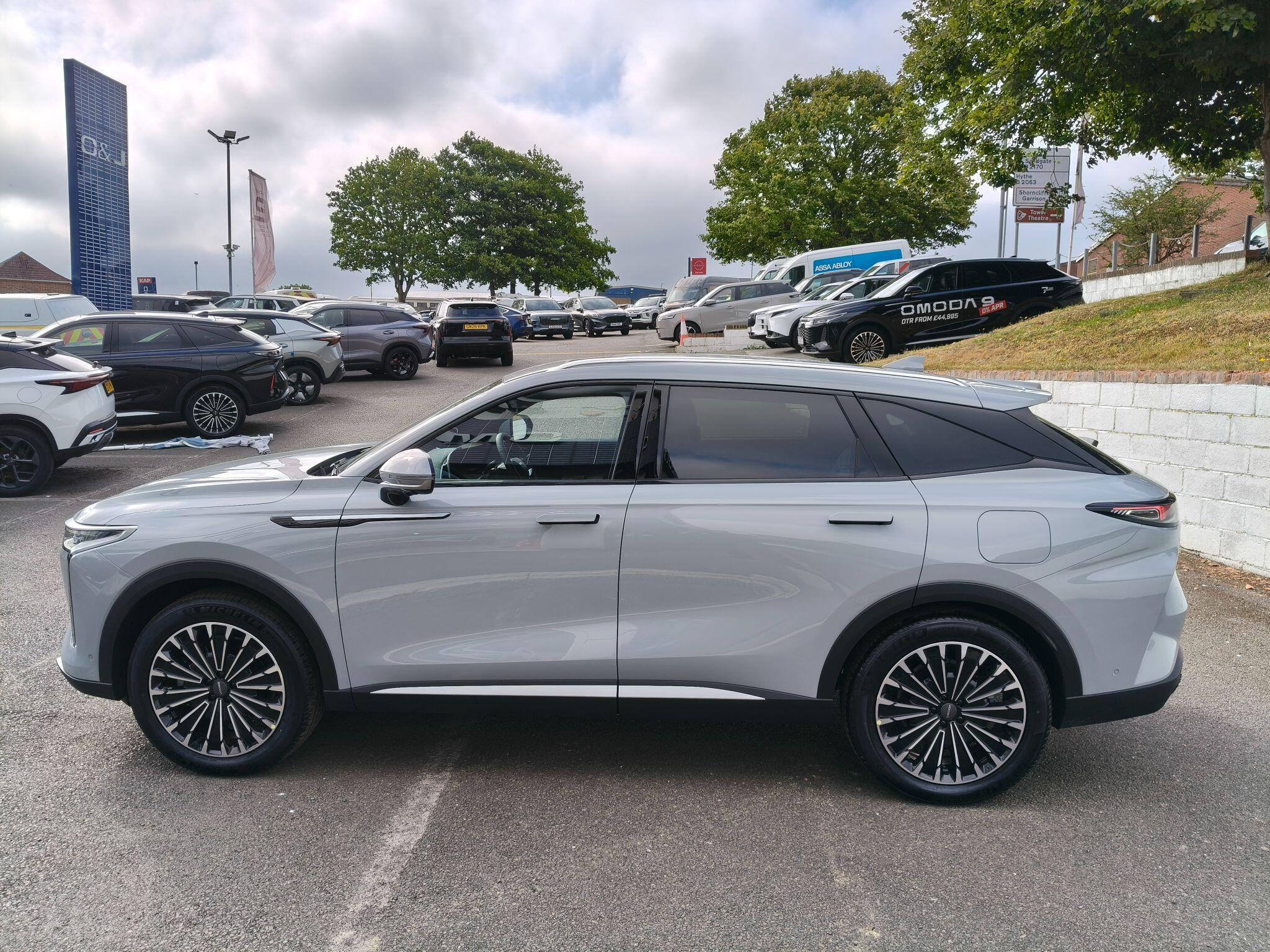 Large vehicle image